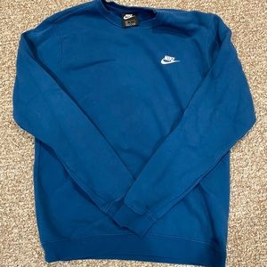 NEW NIKE CREWNECK